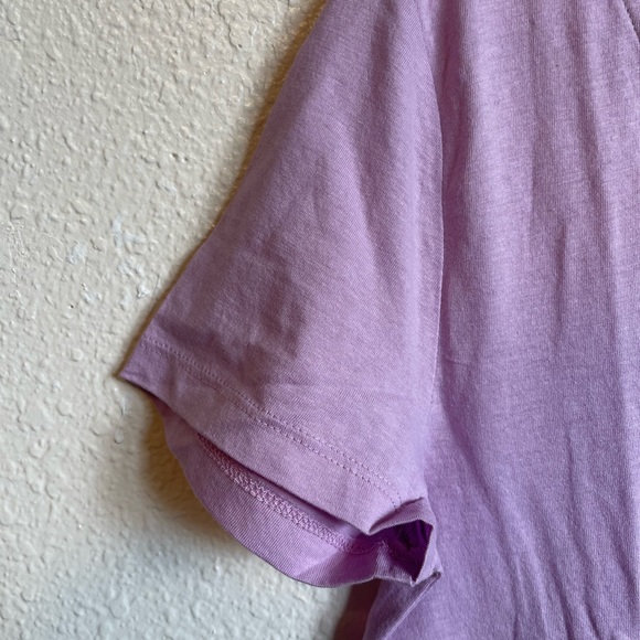 NWOT Lilac v-neck t-shirt. - Picture 4 of 4